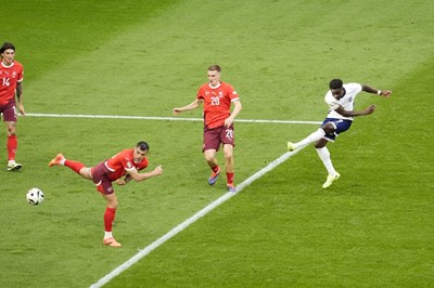 View - 	Đường tới Berlin: Xóa đi rồi những ký ức buồn Wembley